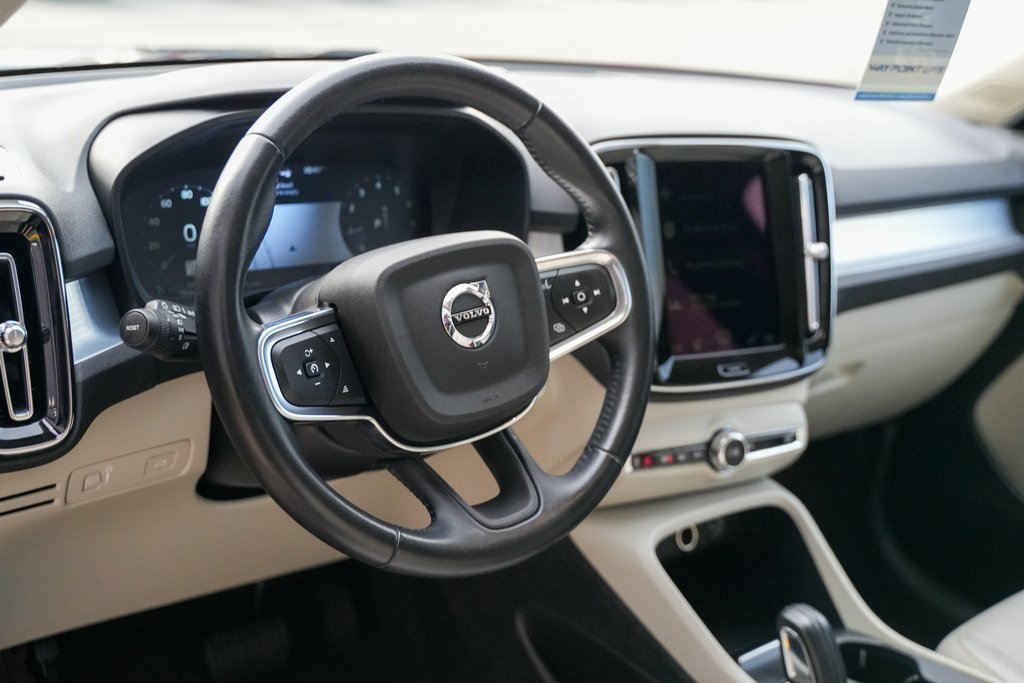 Used 2021 Volvo XC40 T5 Momentum w/ Premium Package image 25