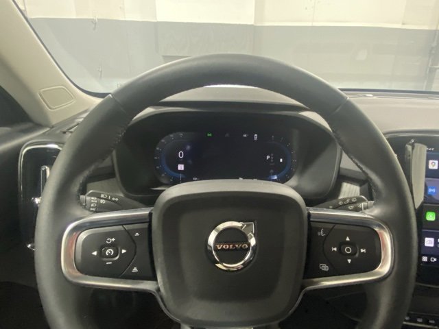 Used 2025 Volvo XC40 B5 Plus image 15