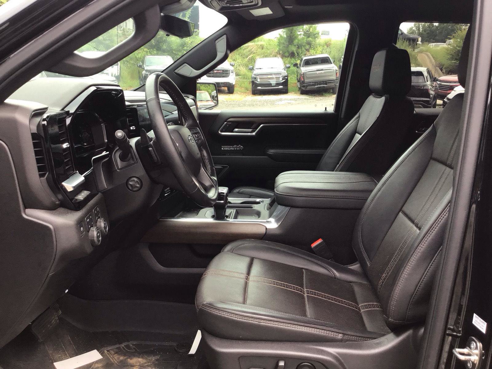 Used 2024 Chevrolet Silverado 1500 High Country w/ Midnight Edition AWD/4WD image 9