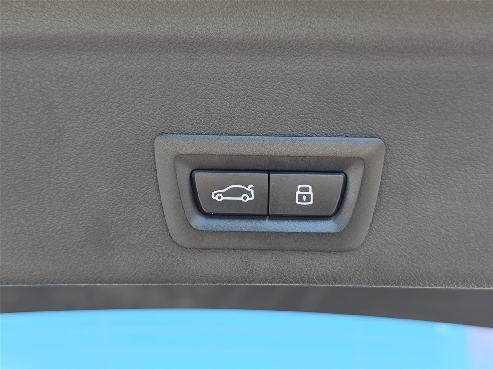 Used 2025 BMW X6 M60i image 9