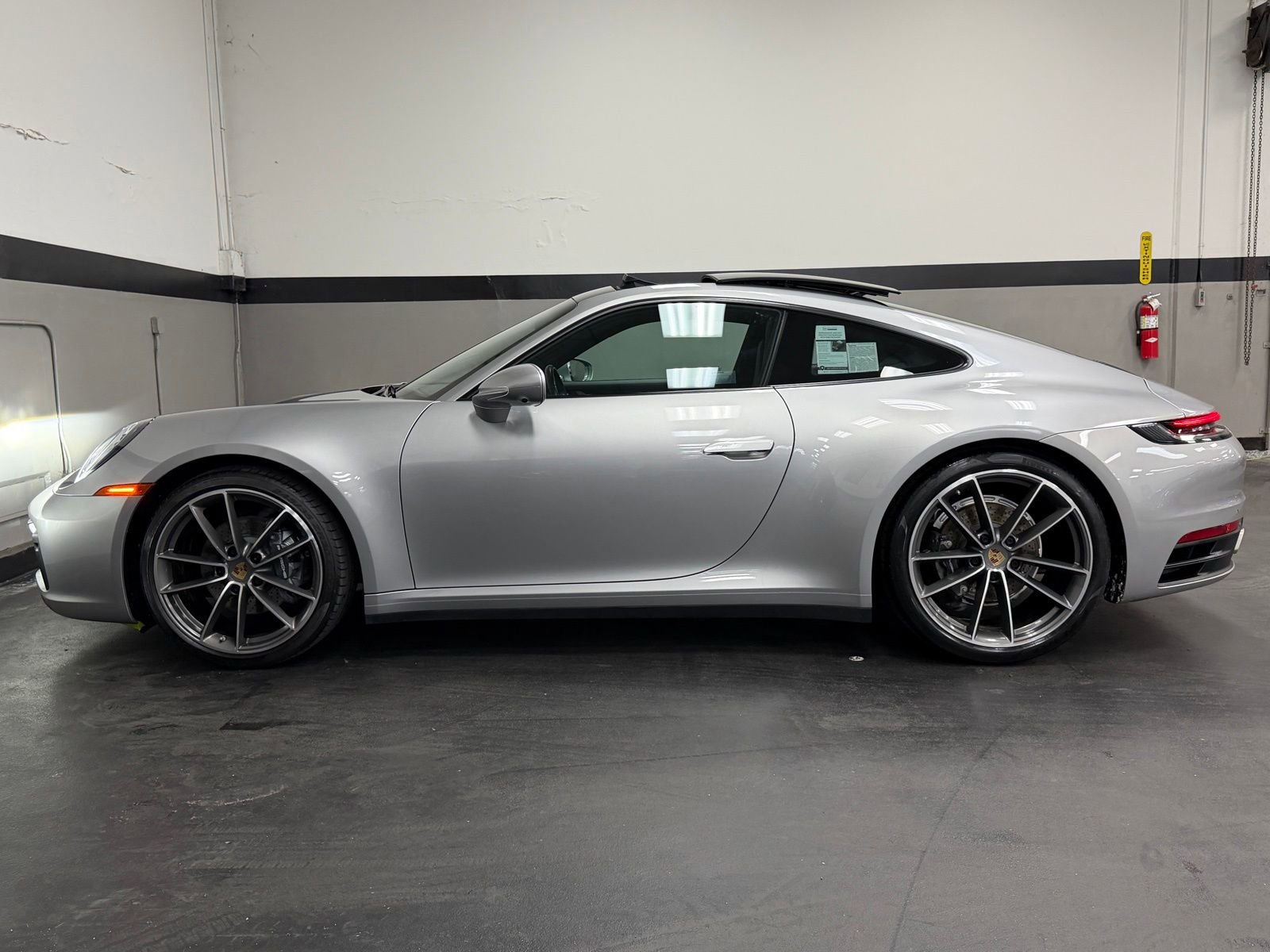 Used 2023 Porsche 911 Carrera w/ Premium Package image 8