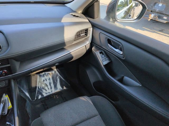 Used 2025 Nissan Rogue SV FWD image 19