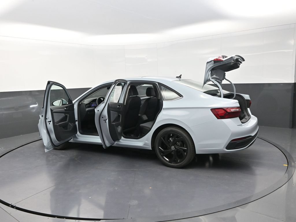 New 2026 Volkswagen Jetta SE FWD image 32