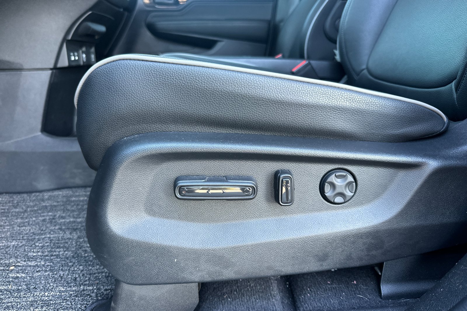 Used 2026 Honda Odyssey Touring image 13