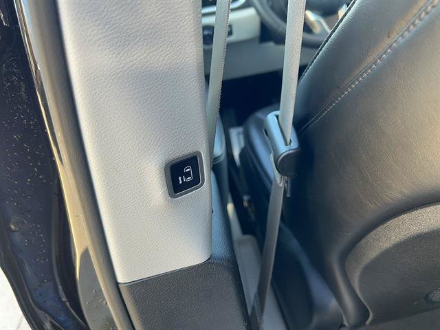 Used 2023 Chrysler Pacifica Touring-L FWD image 18