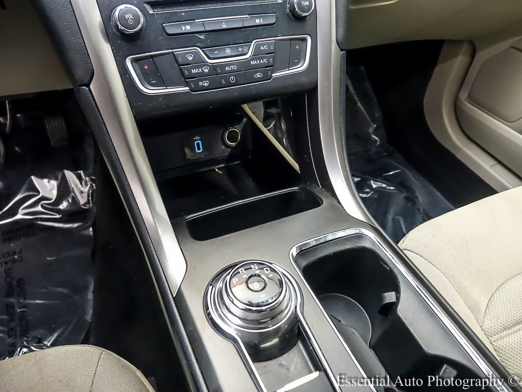 Certified 2018 Ford Fusion SE w/ Fusion SE Technology Package FWD image 19