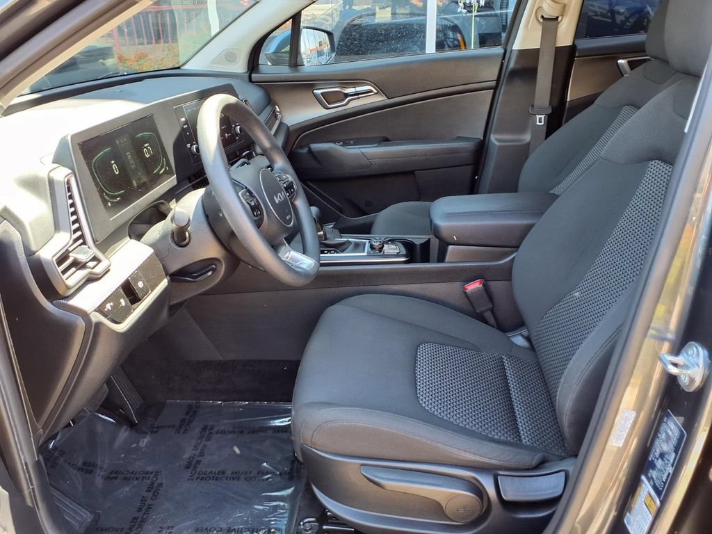Used 2025 Kia Sportage LX AWD/4WD image 11