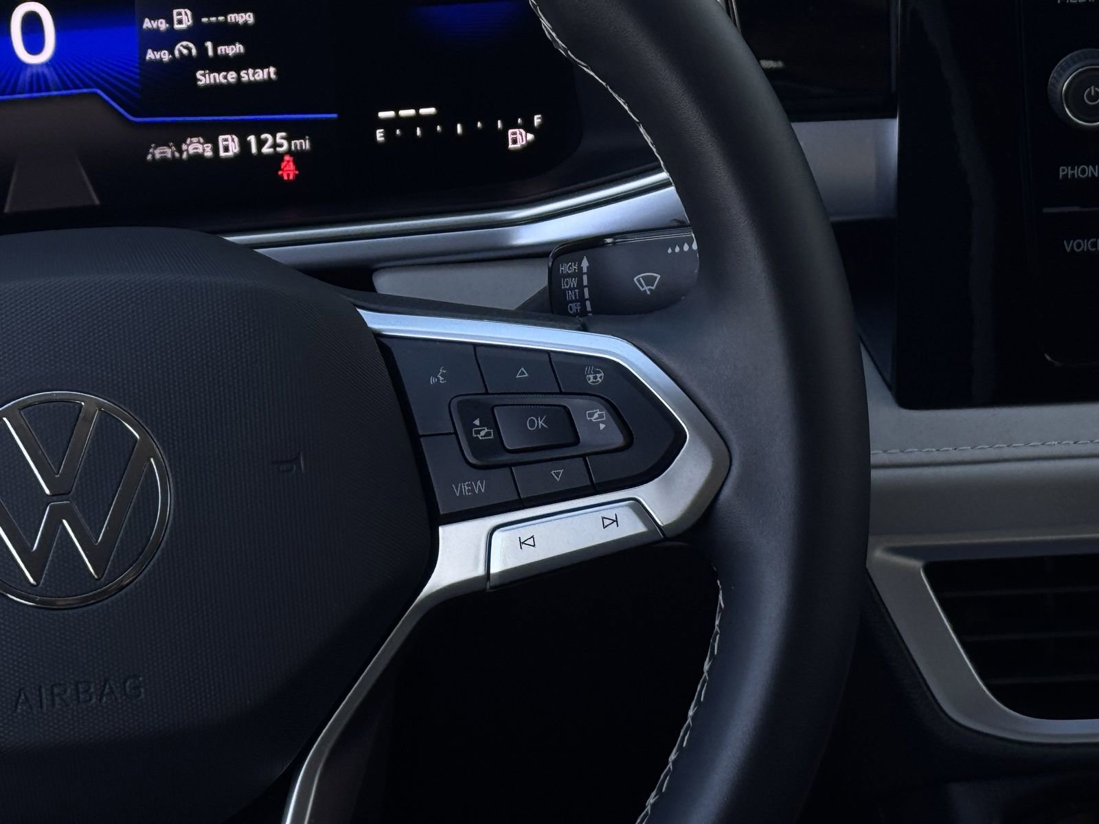 Used 2025 Volkswagen Taos SE image 15