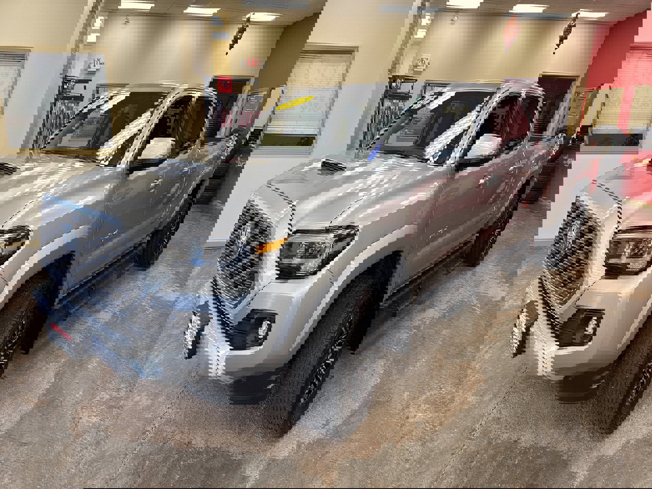 Used 2023 Toyota Tacoma TRD Sport image 3