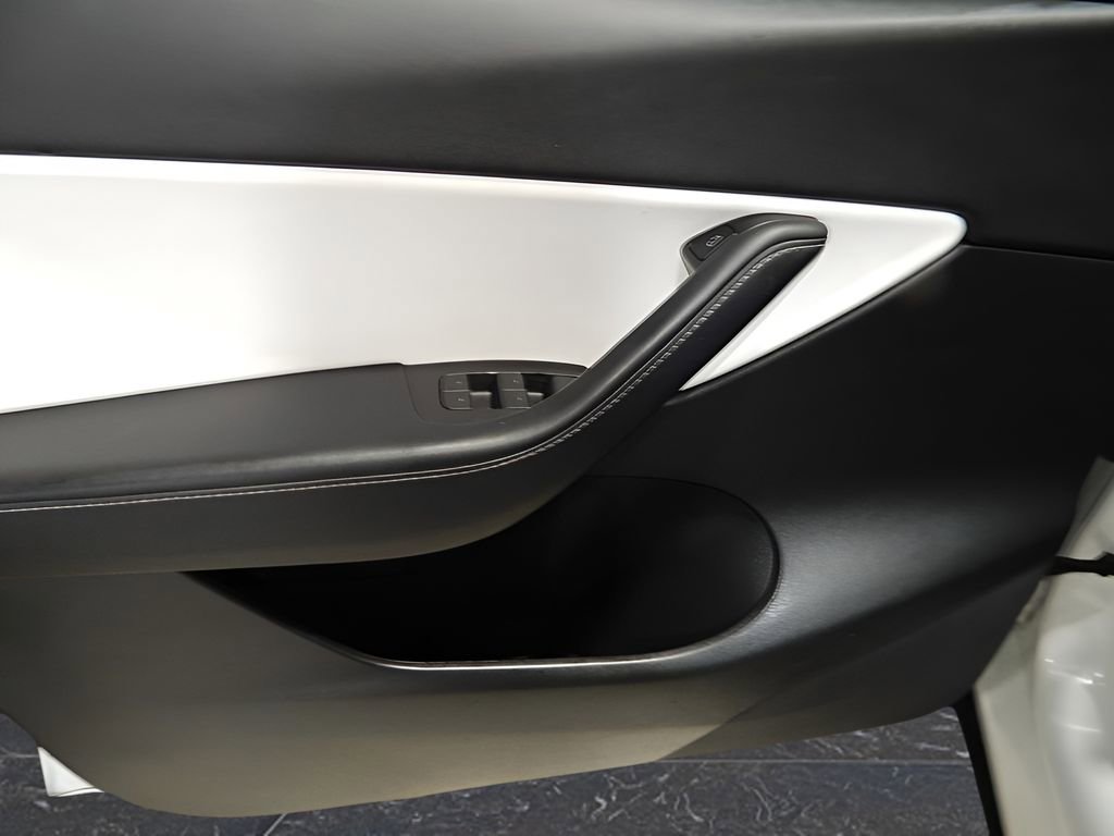 Used 2022 Tesla Model Y Long Range image 12