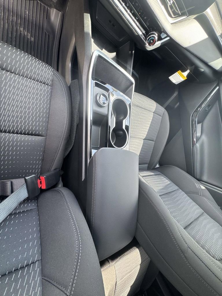 New 2026 Chevrolet Equinox LT w/ Safety and Technology Package FWD image 24