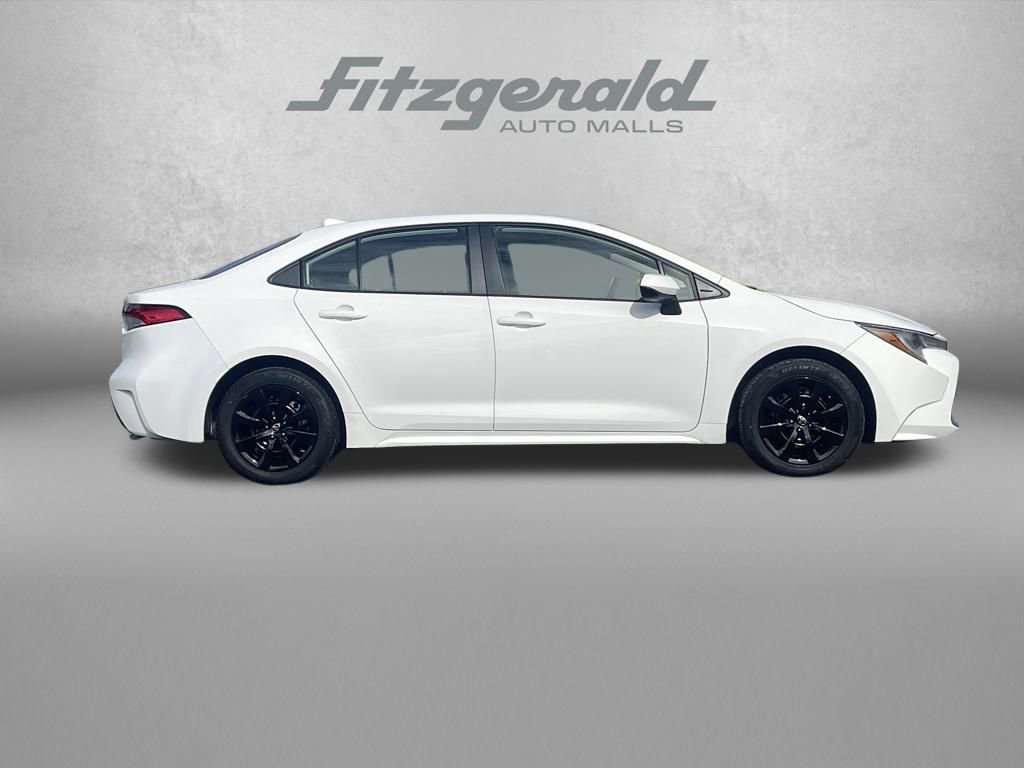 Used 2022 Toyota Corolla LE image 3