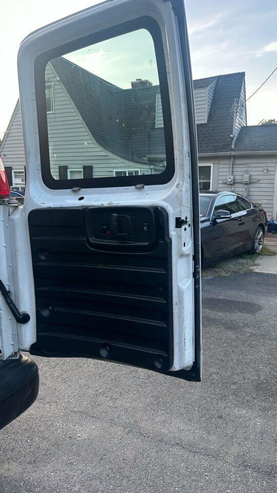 Used 2017 Chevrolet Express 2500 image 14