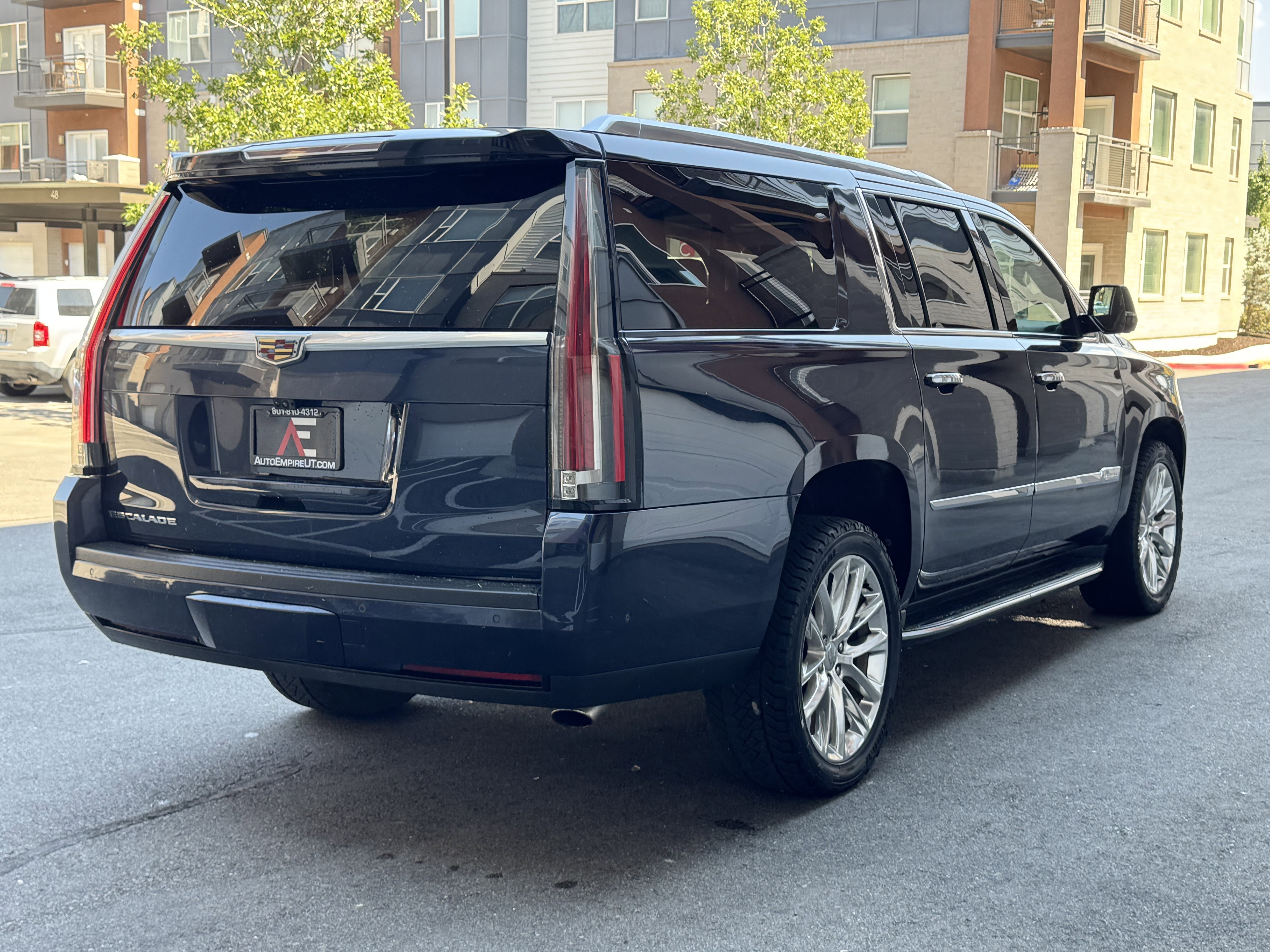 Used 2017 Cadillac Escalade ESV Luxury image 6