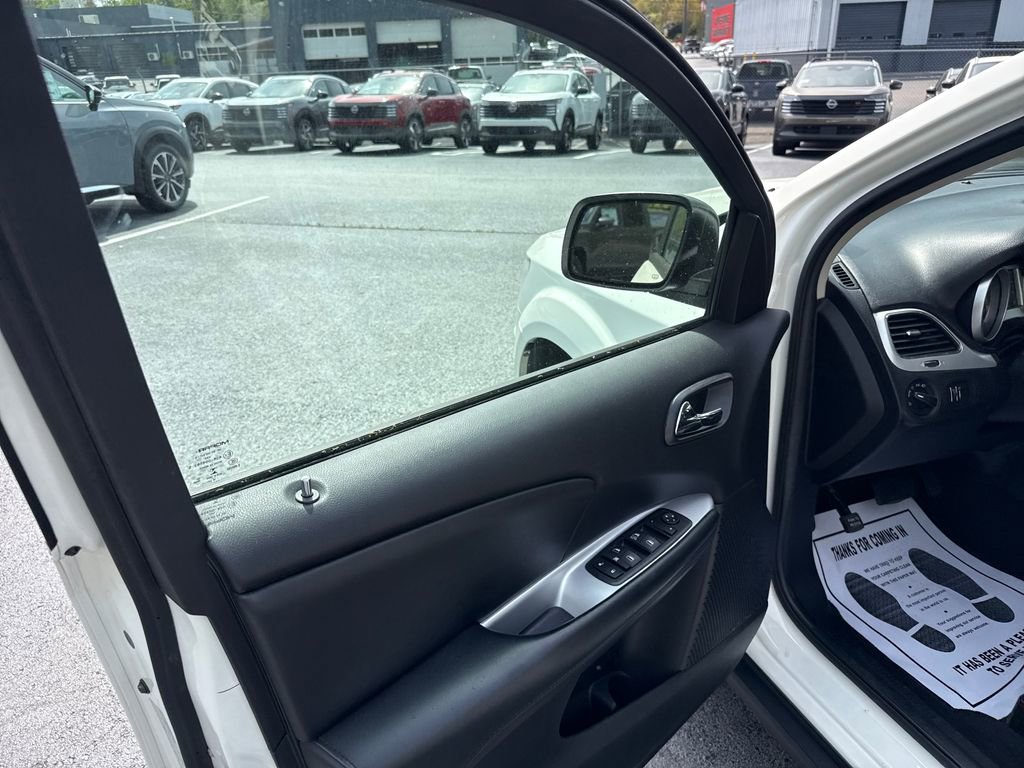 Used 2017 Dodge Journey SE w/ Flexible Seating Group image 10