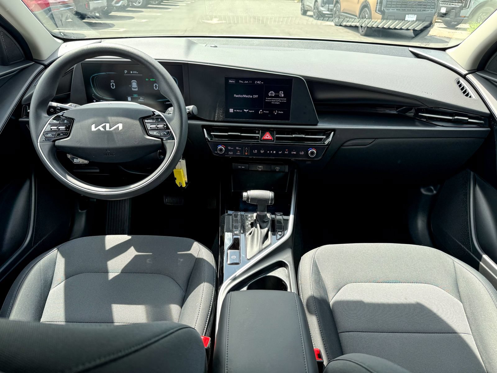 Certified 2025 Kia Niro LX FWD image 32