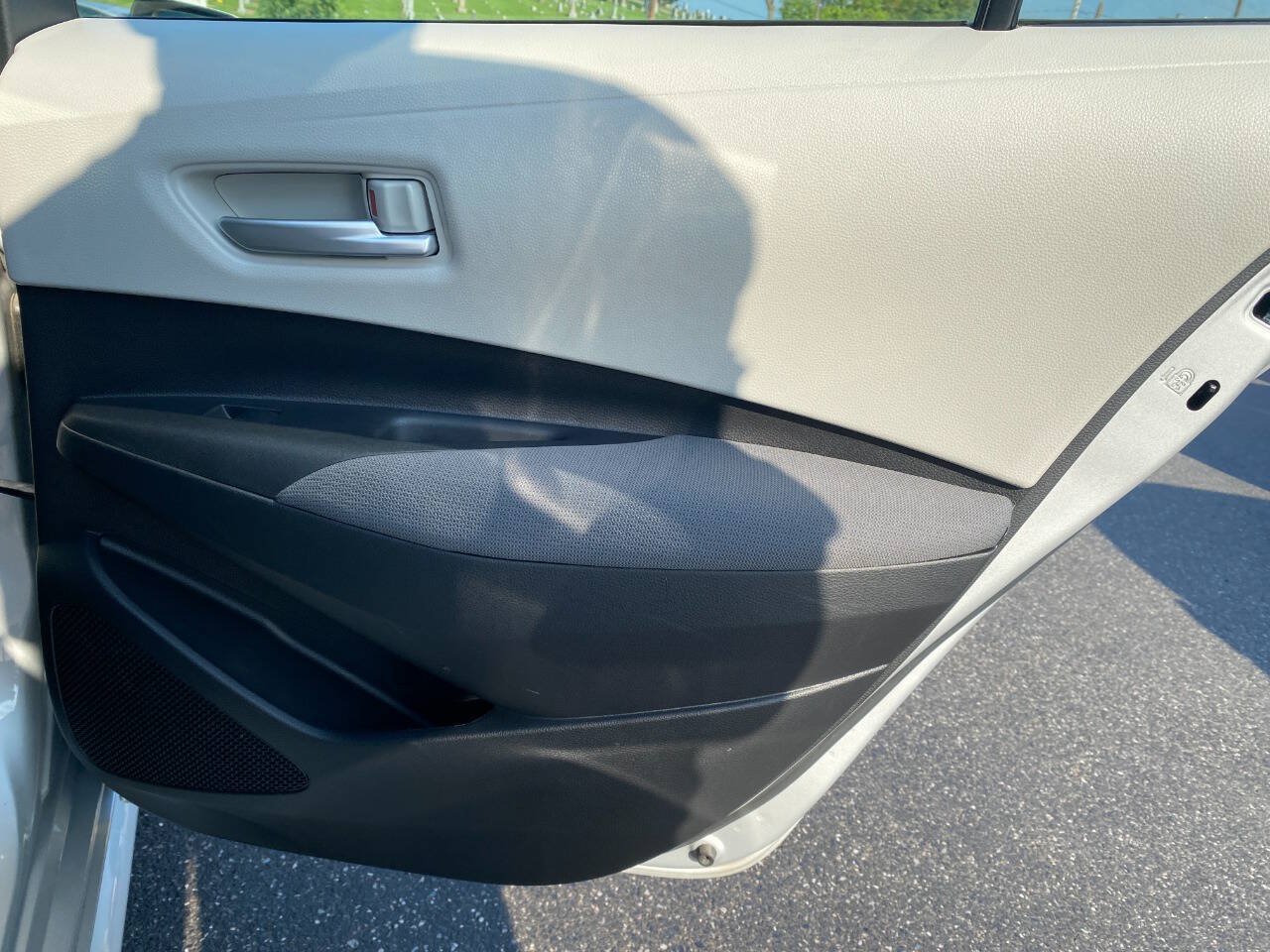 Used 2021 Toyota Corolla L w/ Carpet Mat Package (TMS) FWD image 22