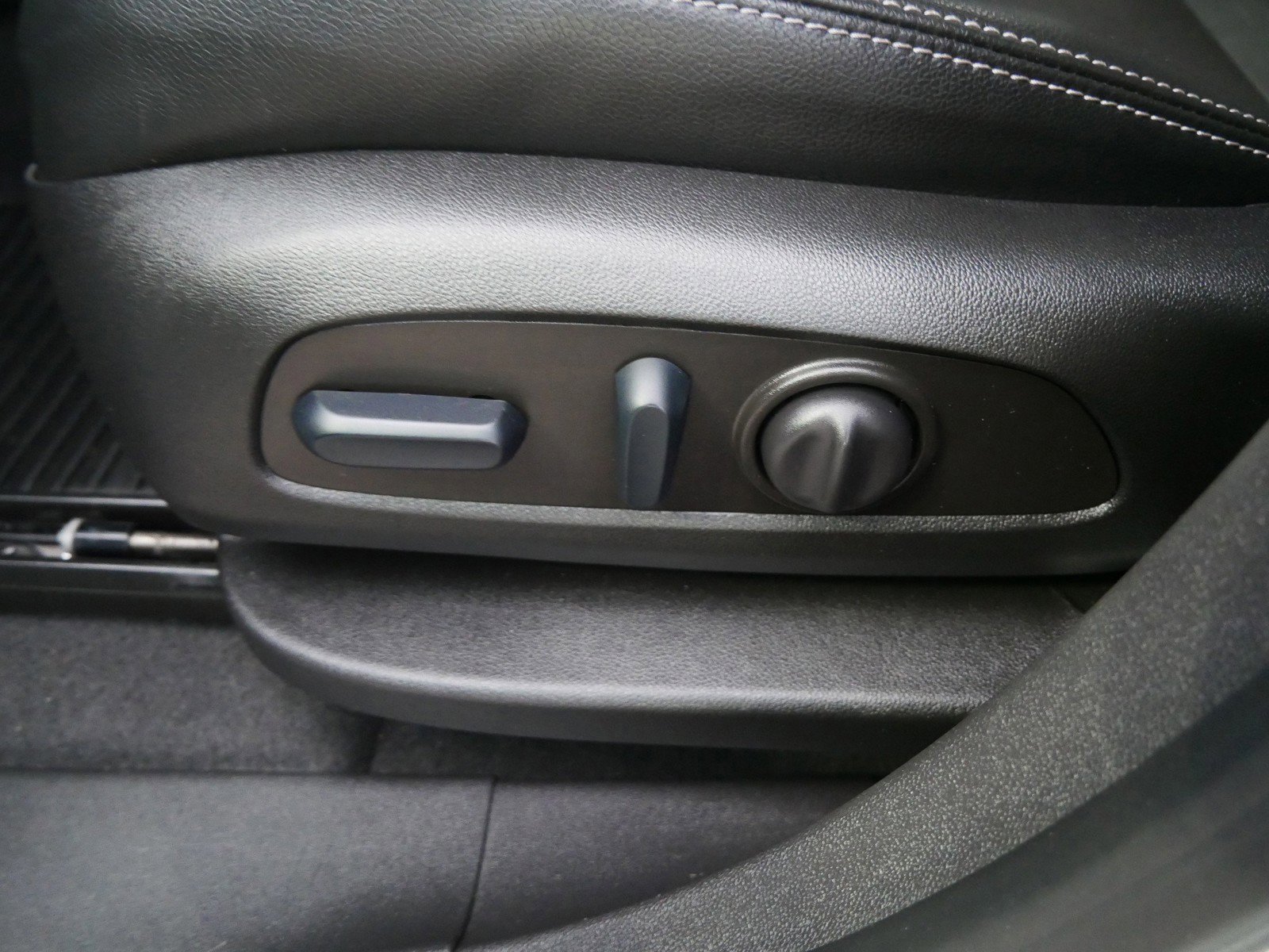 Used 2022 GMC Terrain SLT w/ Infotainment Package II image 15