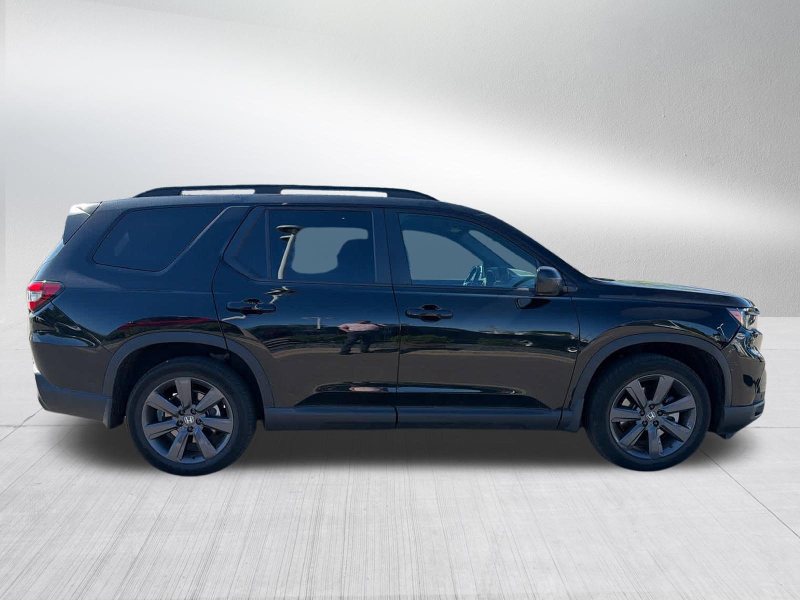 Used 2023 Honda Pilot Sport image 3