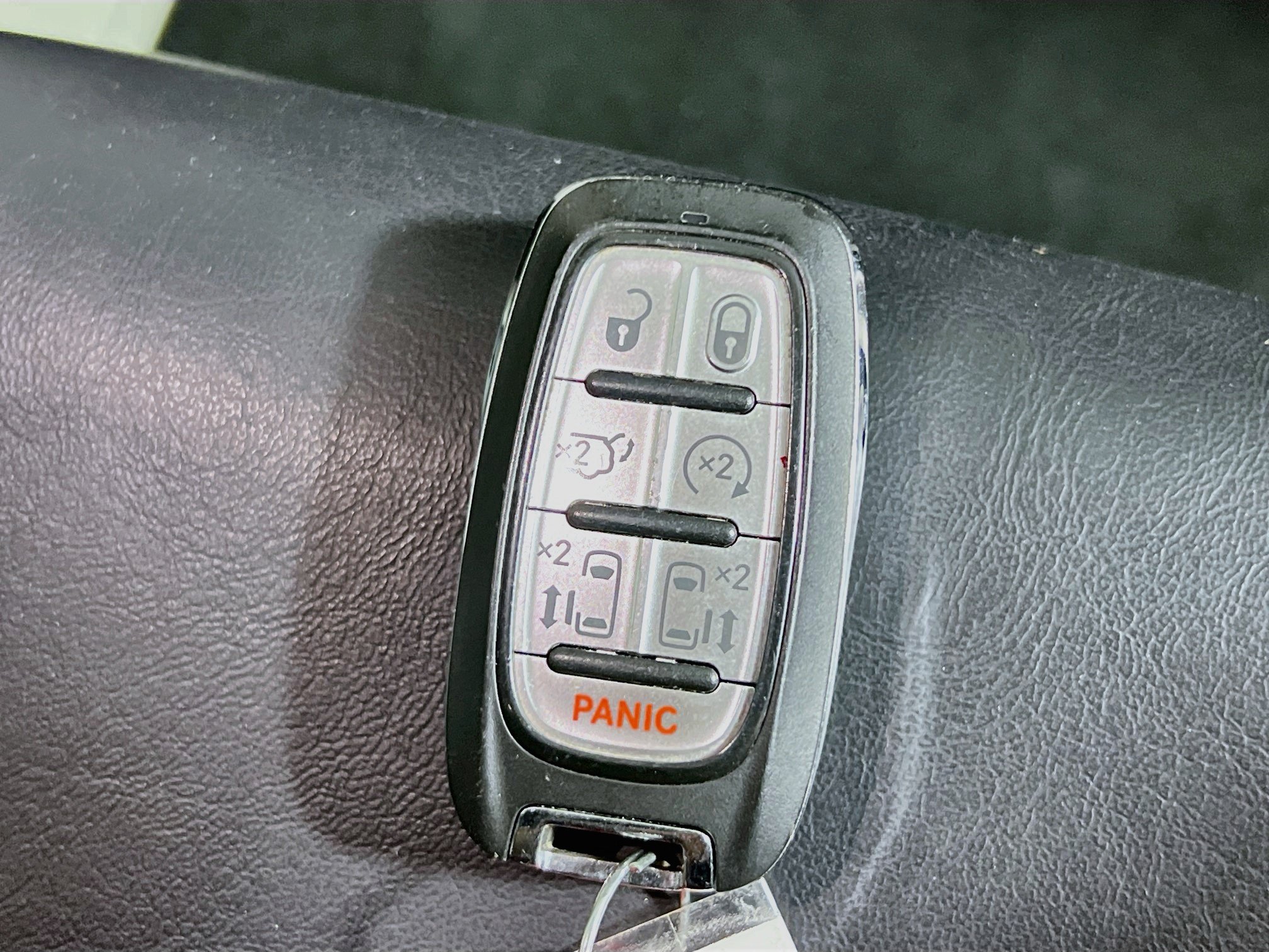 Used 2023 Chrysler Pacifica Touring-L FWD image 36