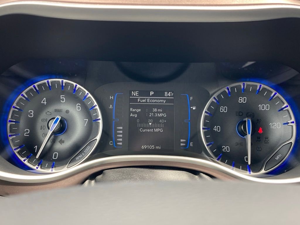 Used 2023 Chrysler Voyager LX image 16