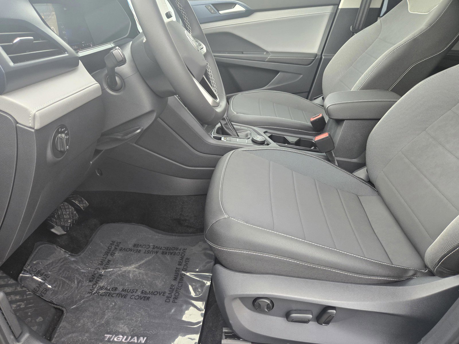 Used 2024 Volkswagen Taos SE image 13