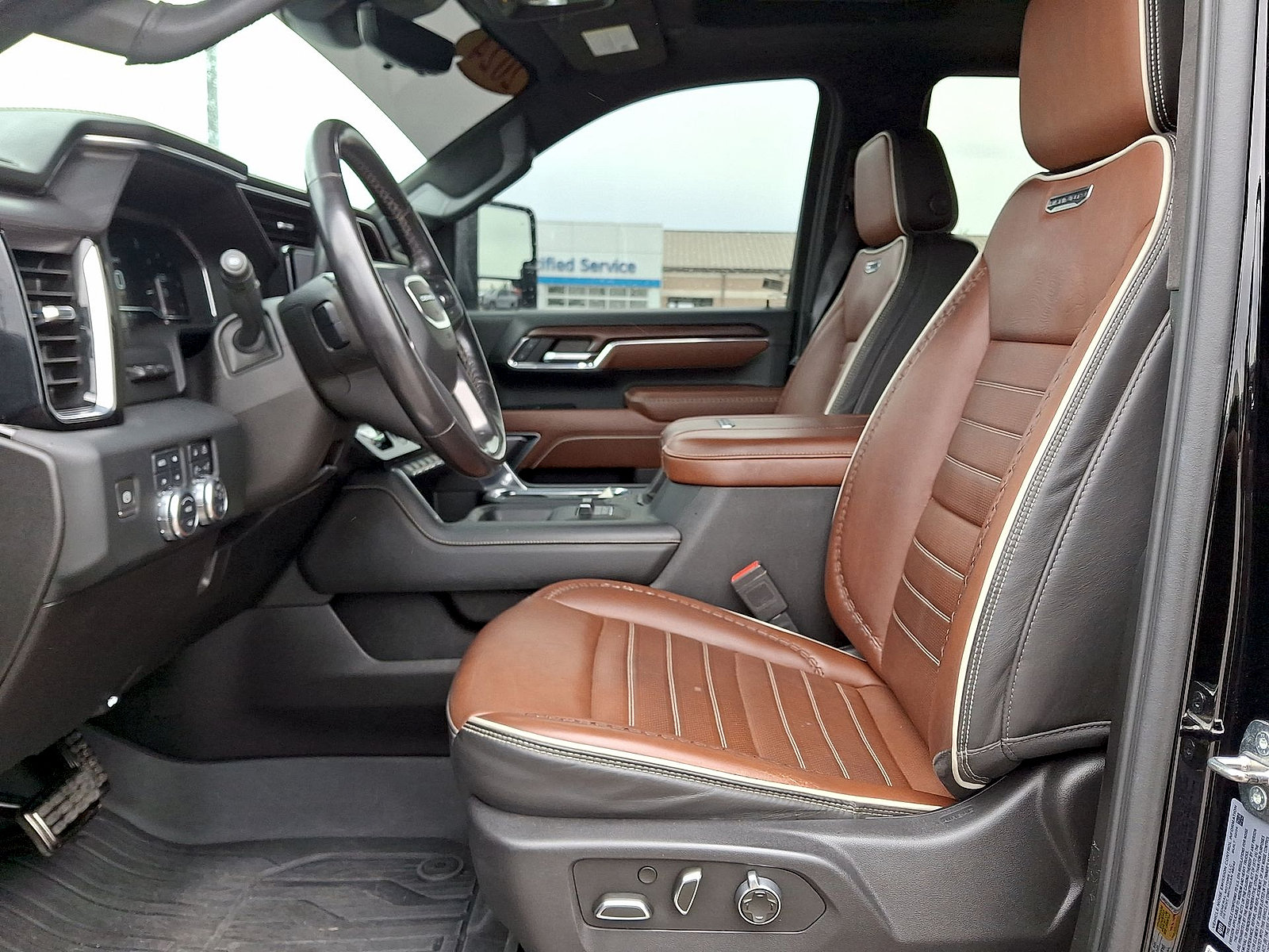 Used 2024 GMC Sierra 3500 Denali Ultimate AWD/4WD image 11