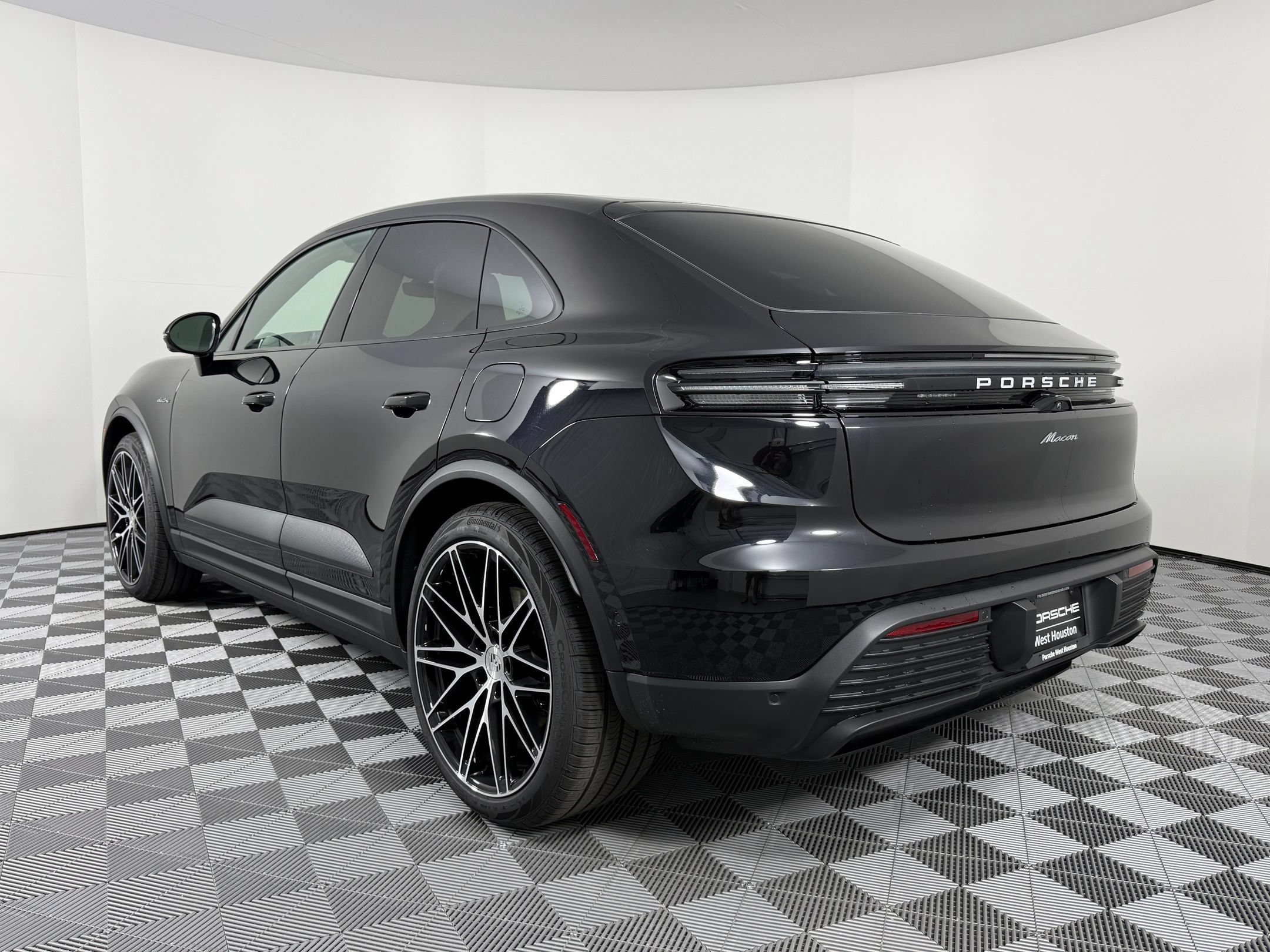 Certified 2026 Porsche Macan Electric RWD image 3