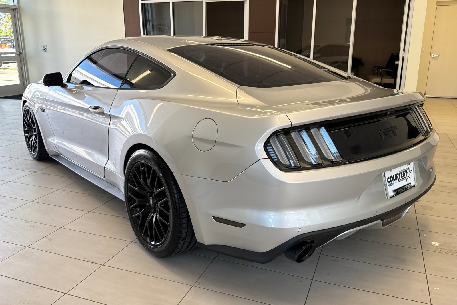 Used 2017 Ford Mustang GT Premium w/ GT Performance Package RWD image 6