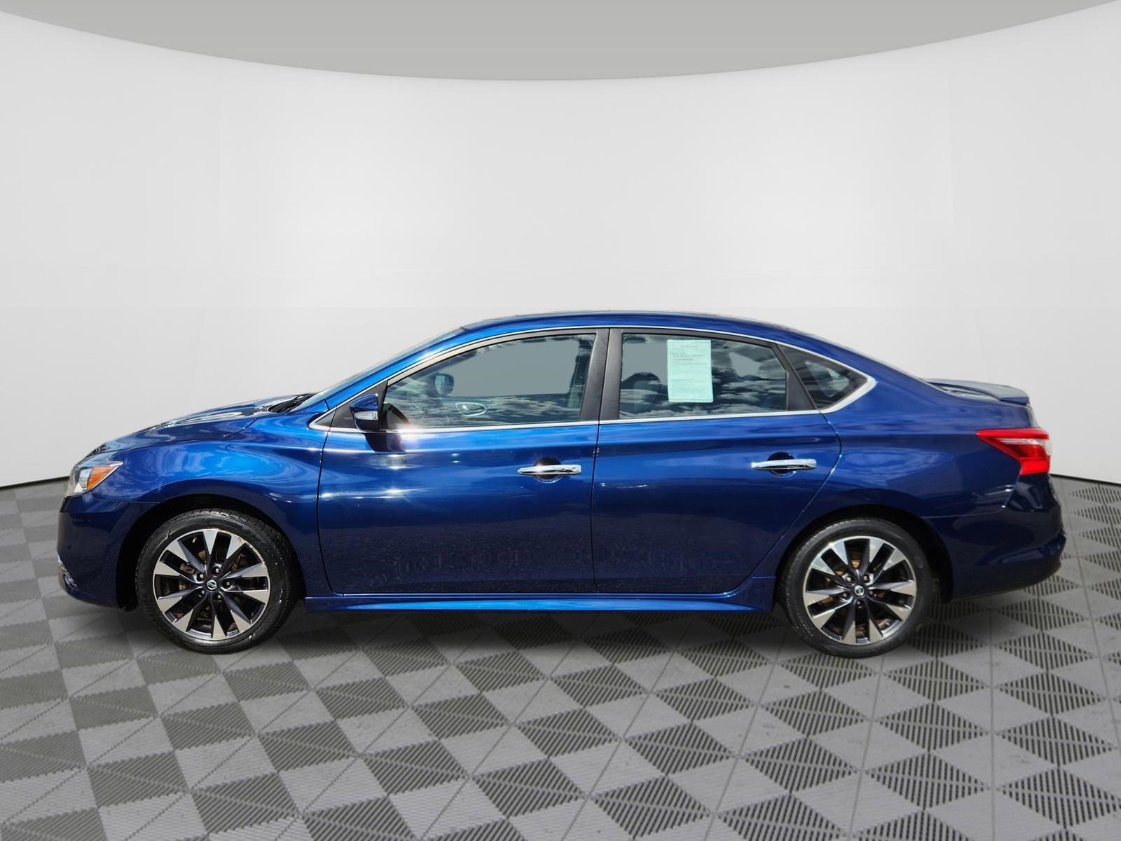 Used 2016 Nissan Sentra SR w/ SR Premium Package image 5
