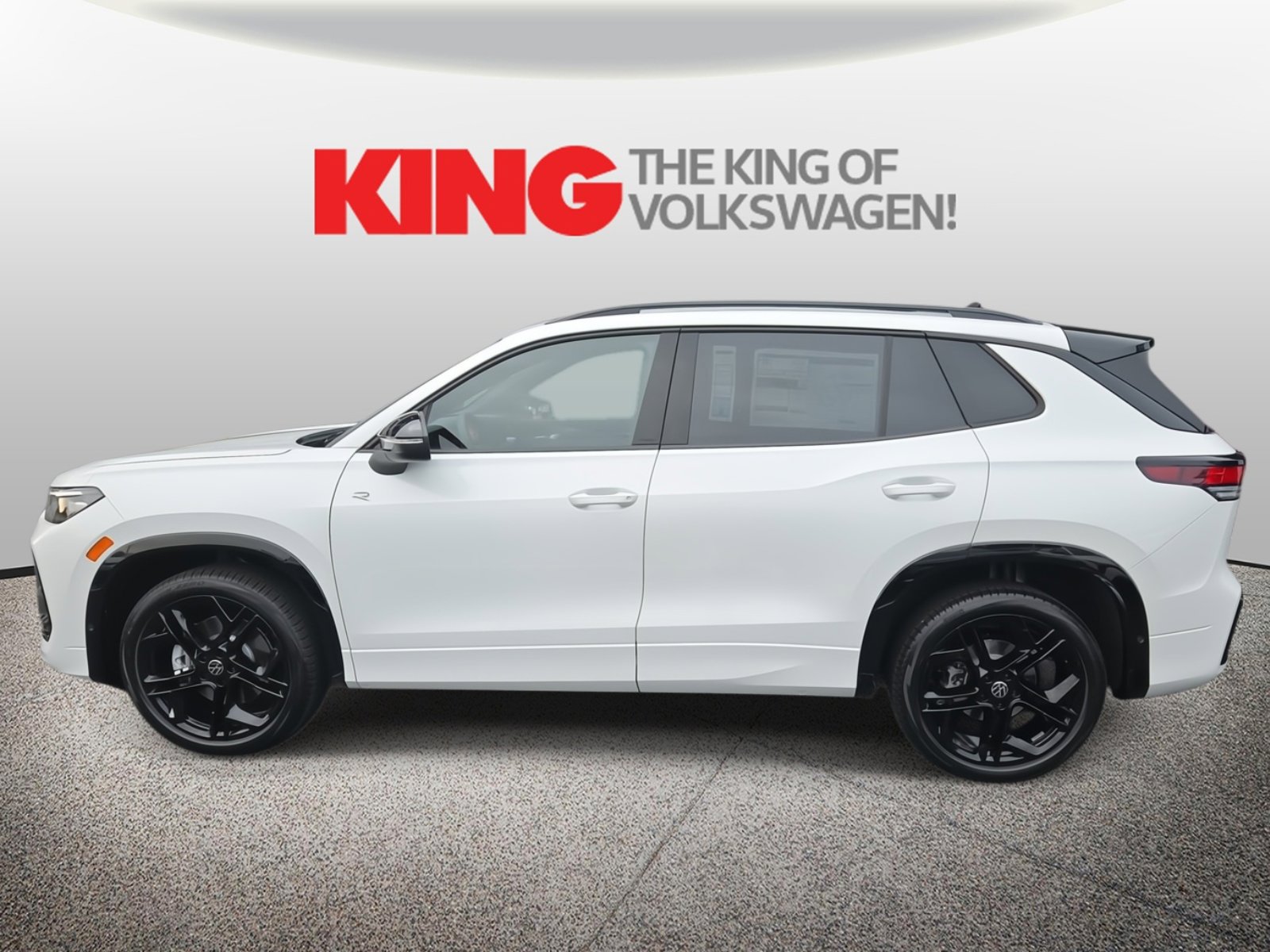 New 2025 Volkswagen Tiguan SE R-Line image 4