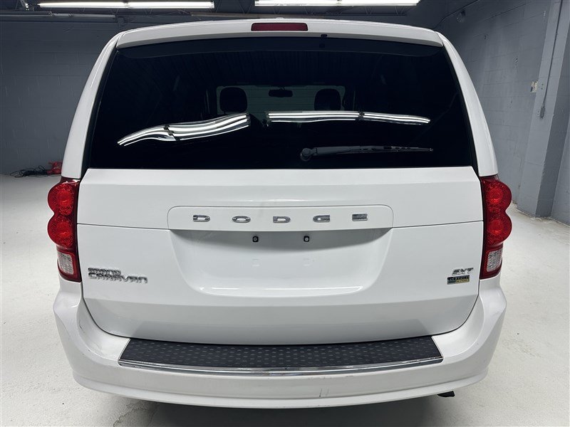 Used 2017 Dodge Grand Caravan SXT FWD image 11