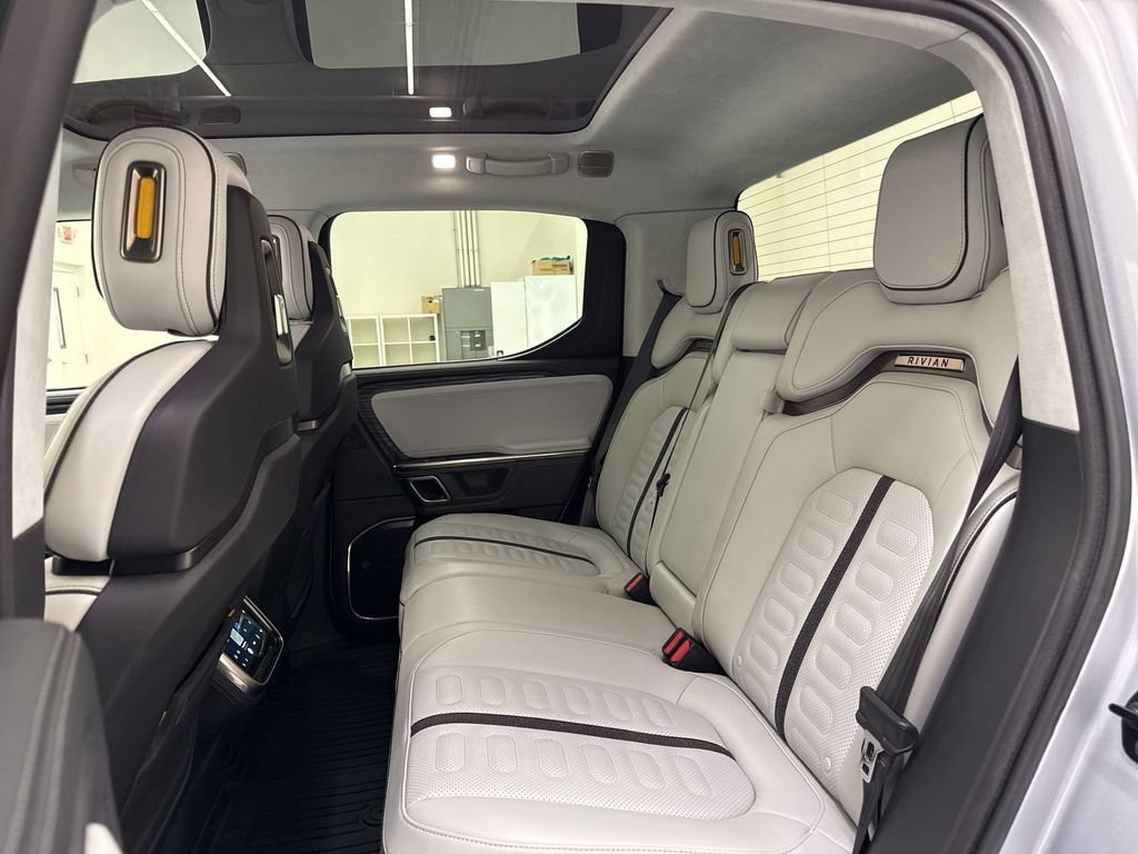 Used 2024 Rivian R1T Adventure AWD/4WD image 18