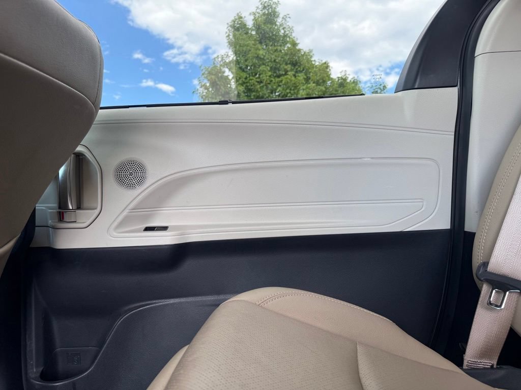 Used 2022 Toyota Sienna Limited AWD/4WD image 17