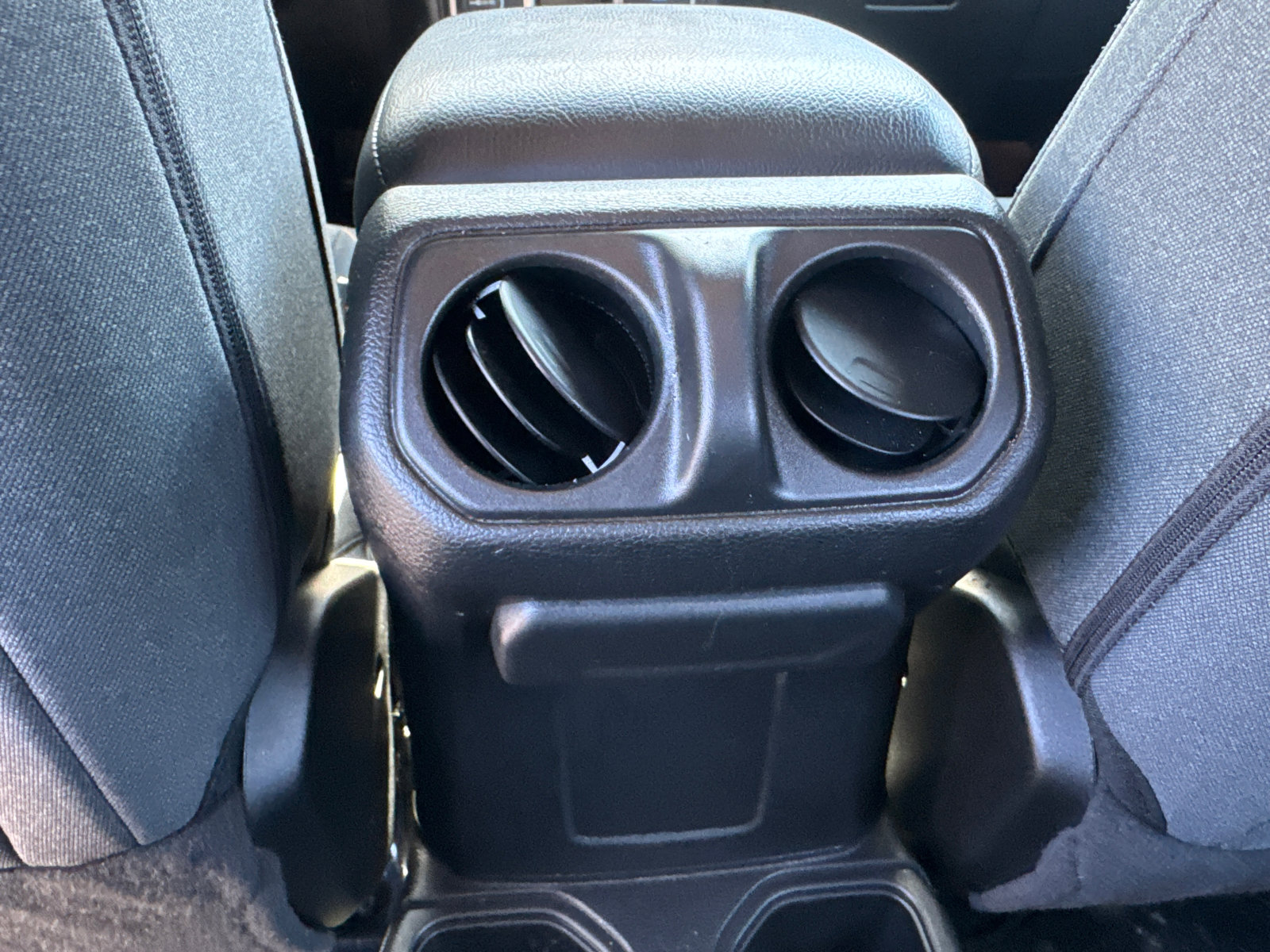 Used 2024 Jeep Wrangler Sport image 23