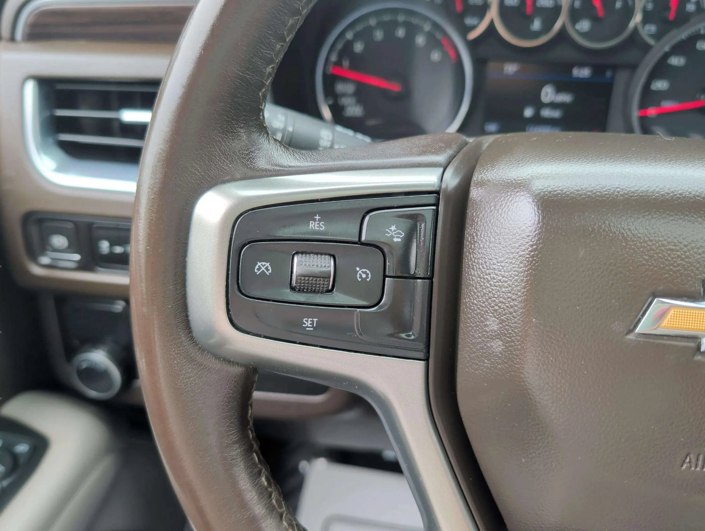 Used 2021 Chevrolet Suburban LT RWD image 23
