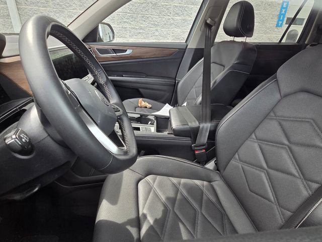 Used 2024 Volkswagen Atlas SE AWD/4WD image 9