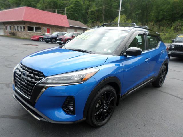 Used 2024 Nissan Kicks SR w/ SR Premium Package FWD image 3