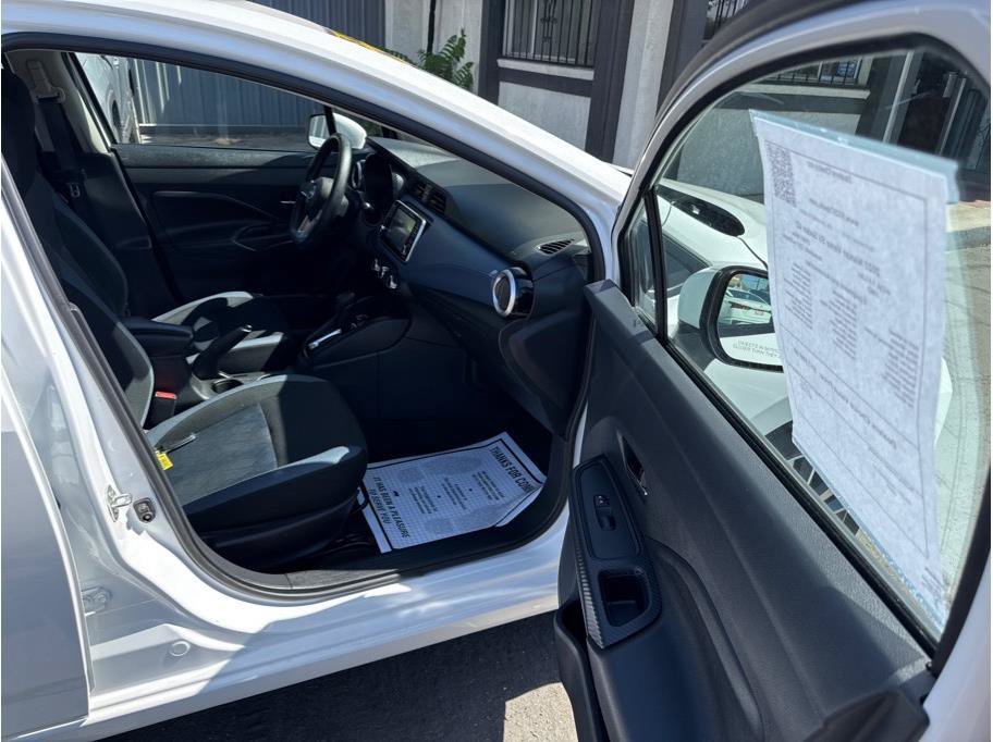 Used 2023 Nissan Versa SV FWD image 9