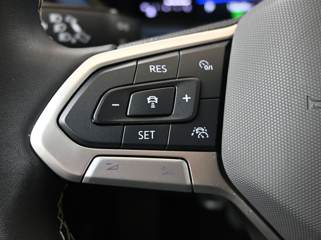 Certified 2024 Volkswagen Taos SE image 26