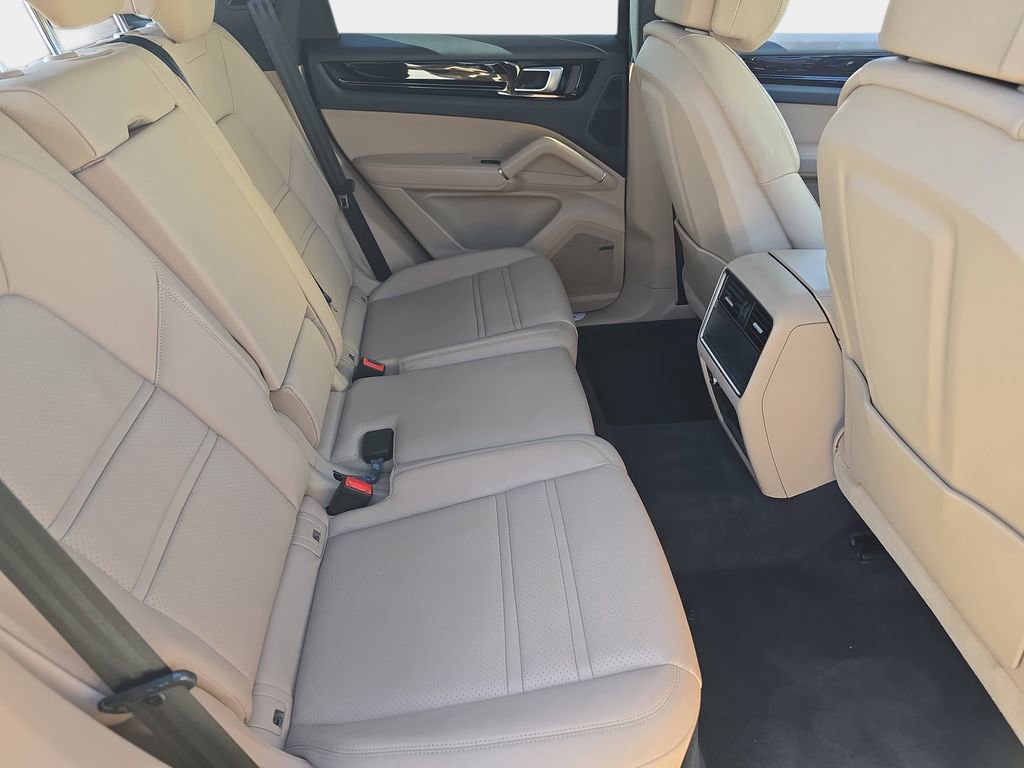 Used 2023 Porsche Cayenne AWD/4WD image 13