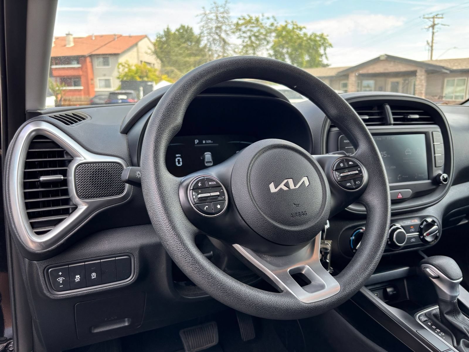 Used 2025 Kia Soul LX w/ LX Technology Package FWD image 31