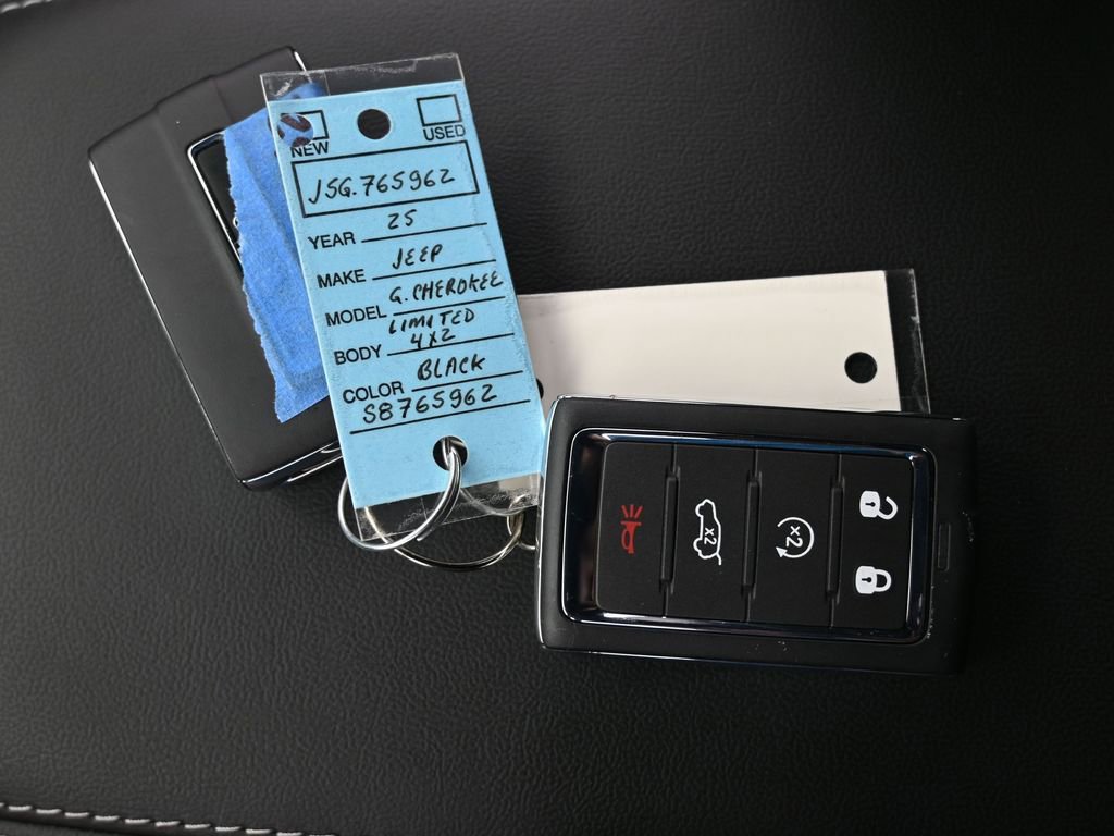 Used 2025 Jeep Grand Cherokee Limited image 21