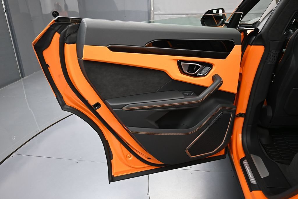 Used 2023 Lamborghini Urus S AWD/4WD image 25