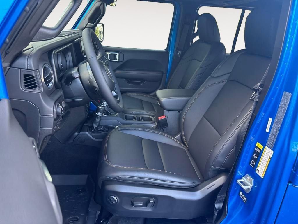 New 2025 Jeep Gladiator Sport image 11