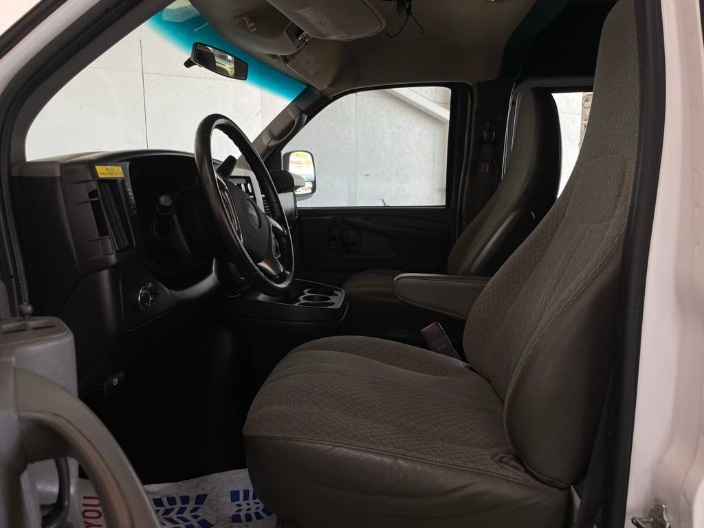 Used 2014 GMC Savana 3500 Extended image 10