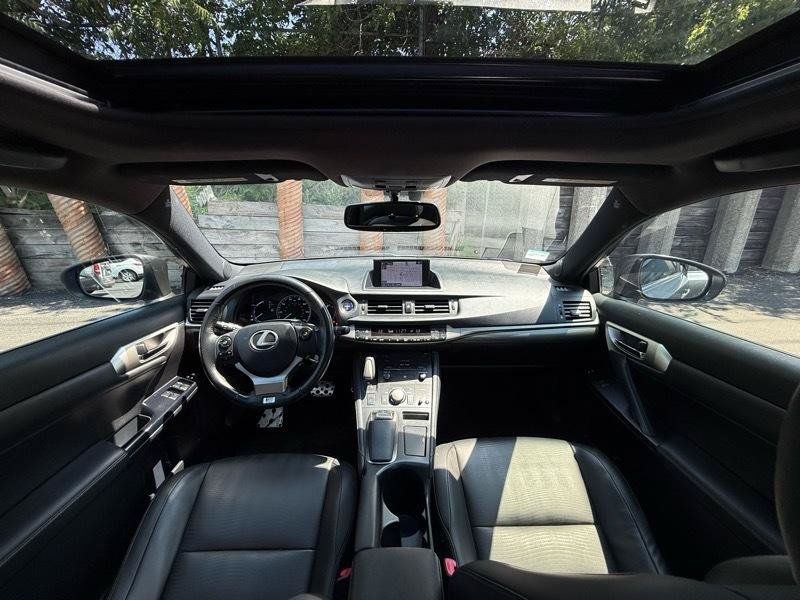 Used 2015 Lexus CT 200h w/ Navigation Package FWD image 25