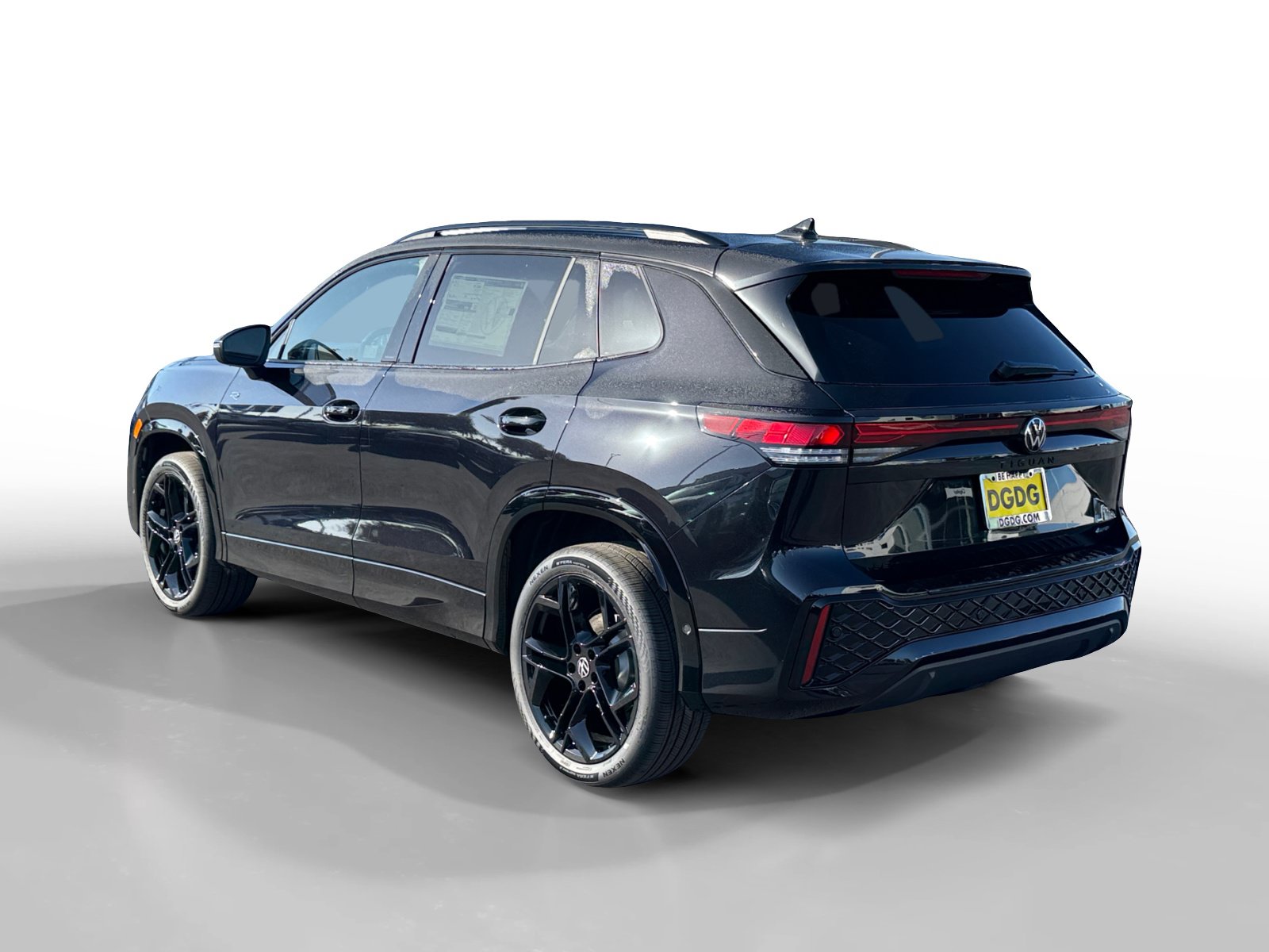 New 2026 Volkswagen Tiguan SE R-Line AWD/4WD image 3