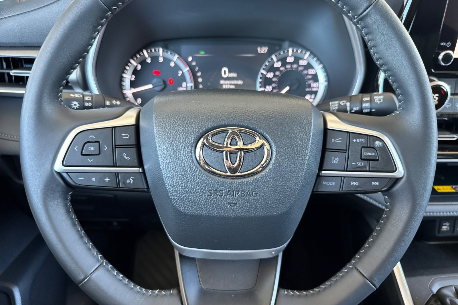Used 2026 Toyota Highlander XLE AWD/4WD image 11