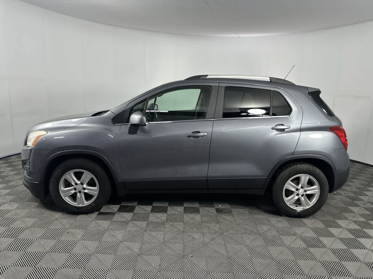 Used 2015 Chevrolet Trax LT w/ LT Sun and Sound Package FWD image 5